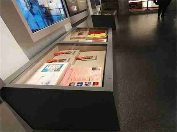 英國(guó)博物館展柜