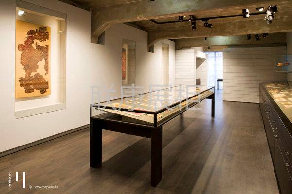 博物館展柜廠家應(yīng)該怎么樣擴(kuò)大用戶市場占有率呢